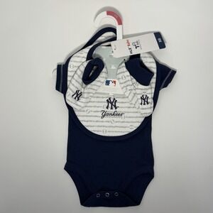 MLB New York Yankees Infant Boys Bodysuit, Bib & Booties Set, Size  NB Months 🔥